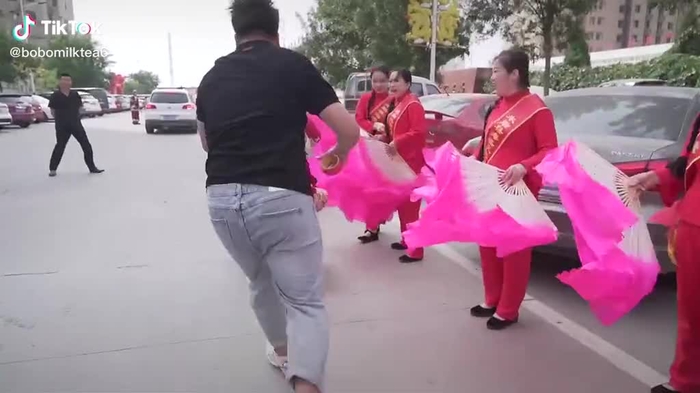 老娘好不容易嫁出去，谁也别拦我！#结婚 #爱情