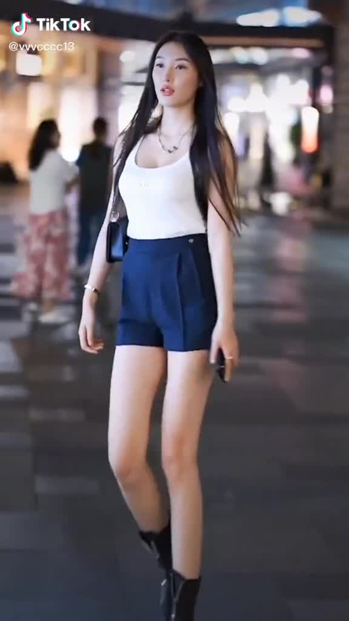 #上推薦通知我 #Busty #豐滿 #foryou #greenscreen #街拍 做你一天女朋友，你會帶我去哪裏玩？