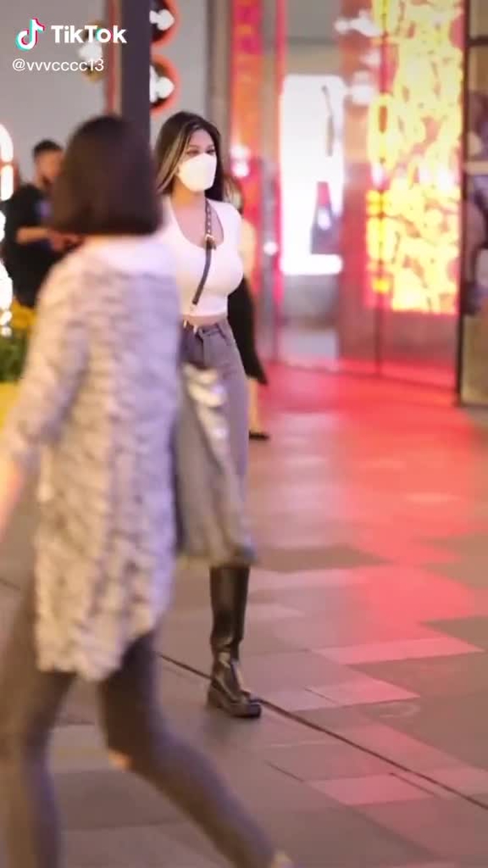 #fpy #foryou #上推薦通知我 #豐滿 #大長腿 #街拍美女