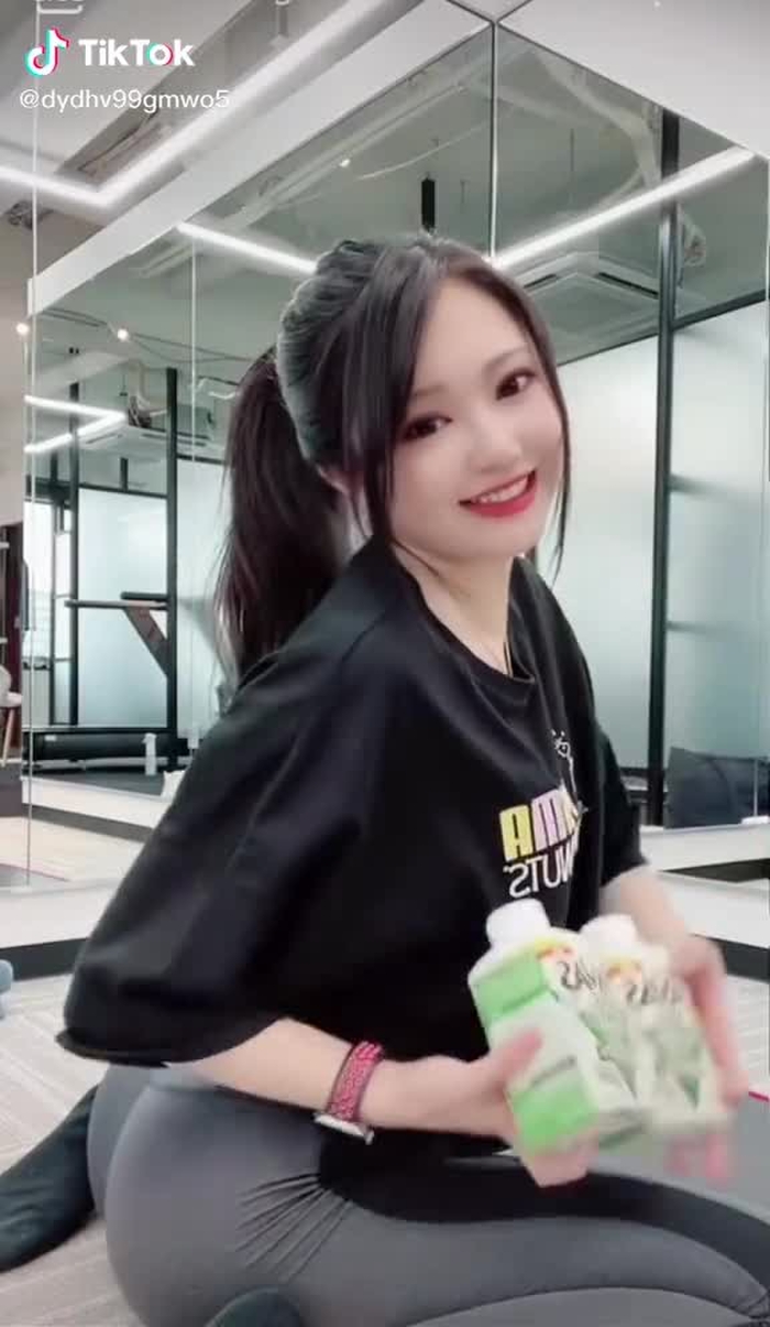 Meo meo.  #girlxinh