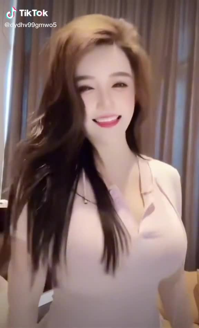 Vũ điệu nhẹ nhàng.  #gaixinh