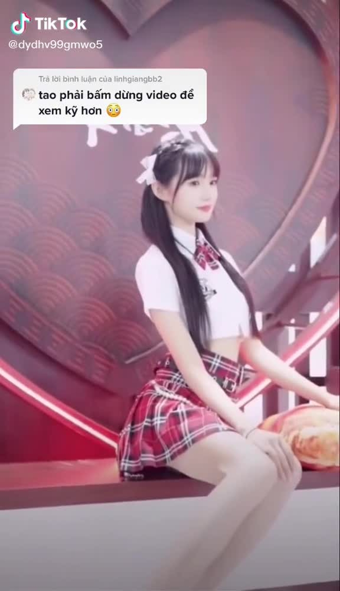 Trả lời @linhgiangbb2  thế rồi bác có nhìn thấy gì k 😹.   #gaixinh