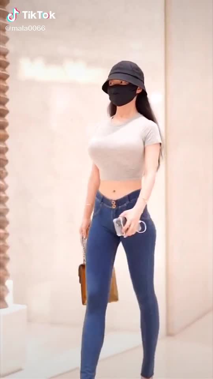 #greenscreenvideo hello 👋 #beauty #girlfriend #fypシ #foryou #fleshlove