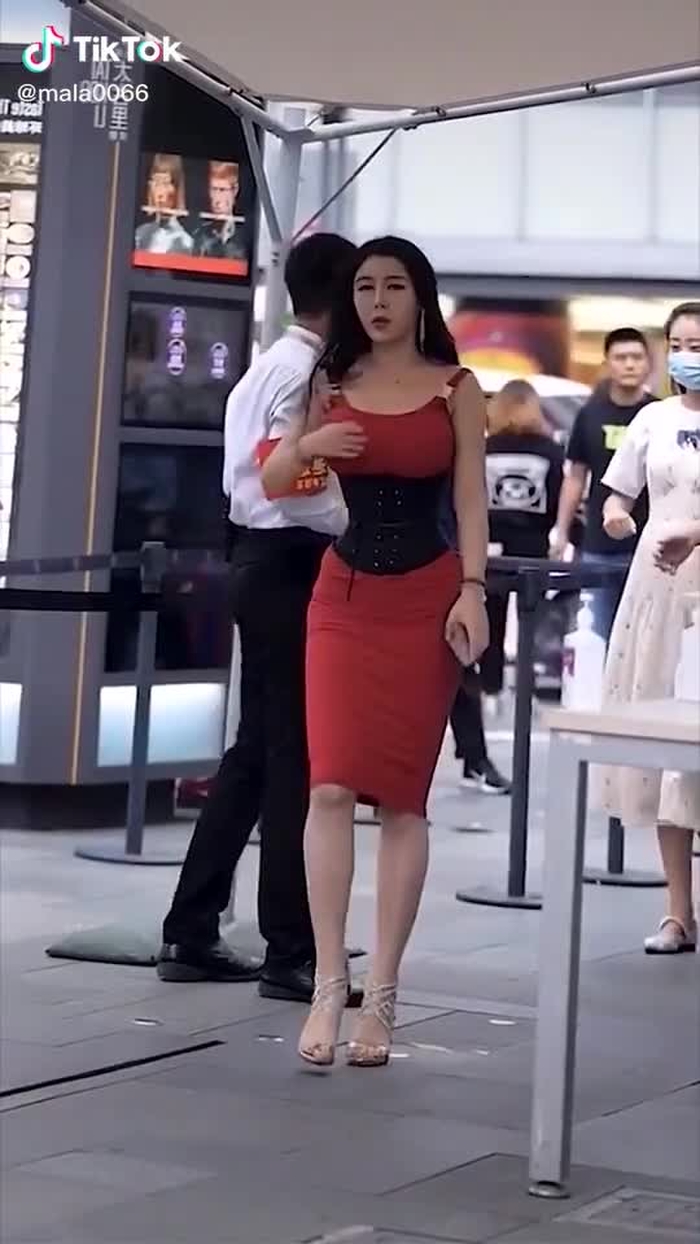 I like red 🥰 #beautiful #girl #fleshlove #fyp #streetshot #foryoupage