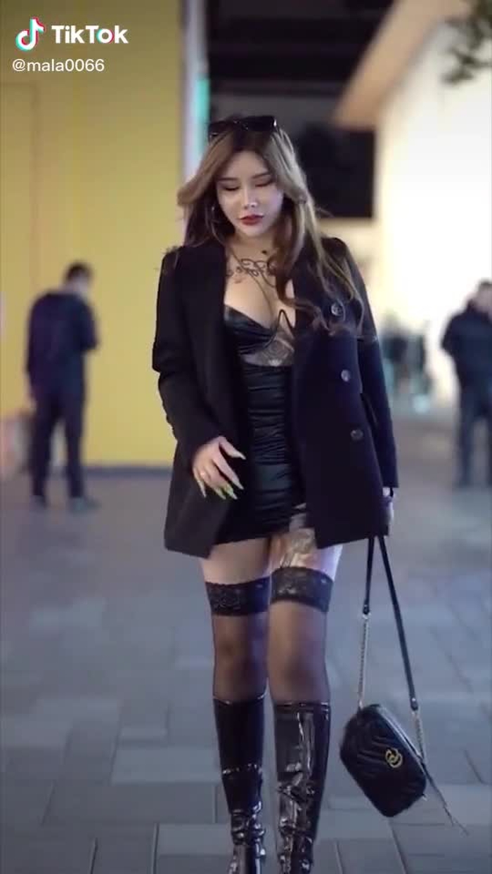 So sexy 😮#beautiful #girl #foryourpage #sexy #foryou #fyp