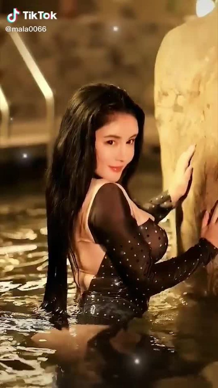 Let’s swim together 🥰#beautiful #girls #fyp #goddess #foryou