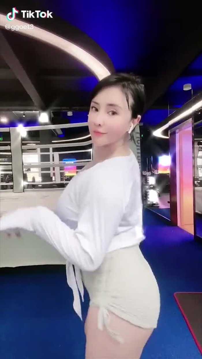 😯 #beautiful #girl #dance #fyp #foryou