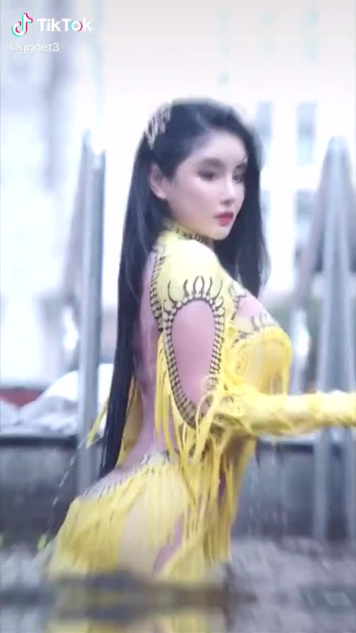 Do you like yellow 🥰#beautiful #girl #fyp #foryou #fleshlove #girlfriend