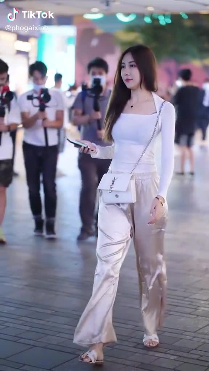 #gaitrungquocdep Đồng hồ lắc
