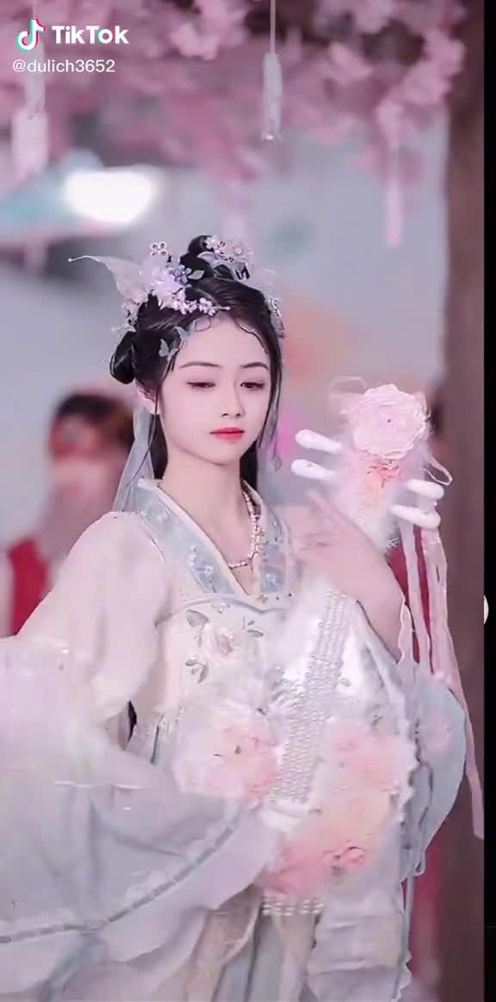Tôi cố 3 ♠️ Ae nhường tôi trước nha! 😂❤️#gaixinh #follow