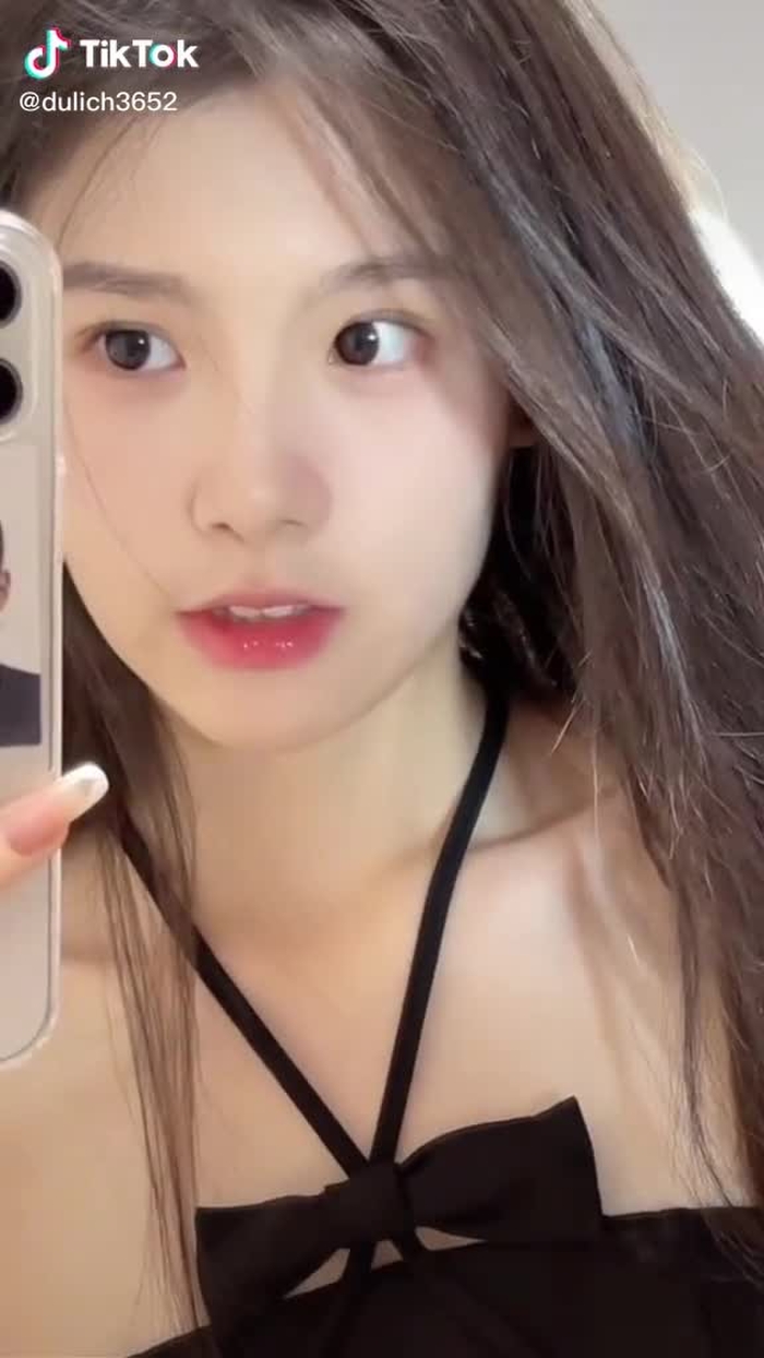 “Bố tiên sư mấy con muỗi, thấy người đẹp cứ bâu vào =.=. Ai like cho sự xinh đẹp của em đi ạ”.🥺❤️#gaixinh #follow