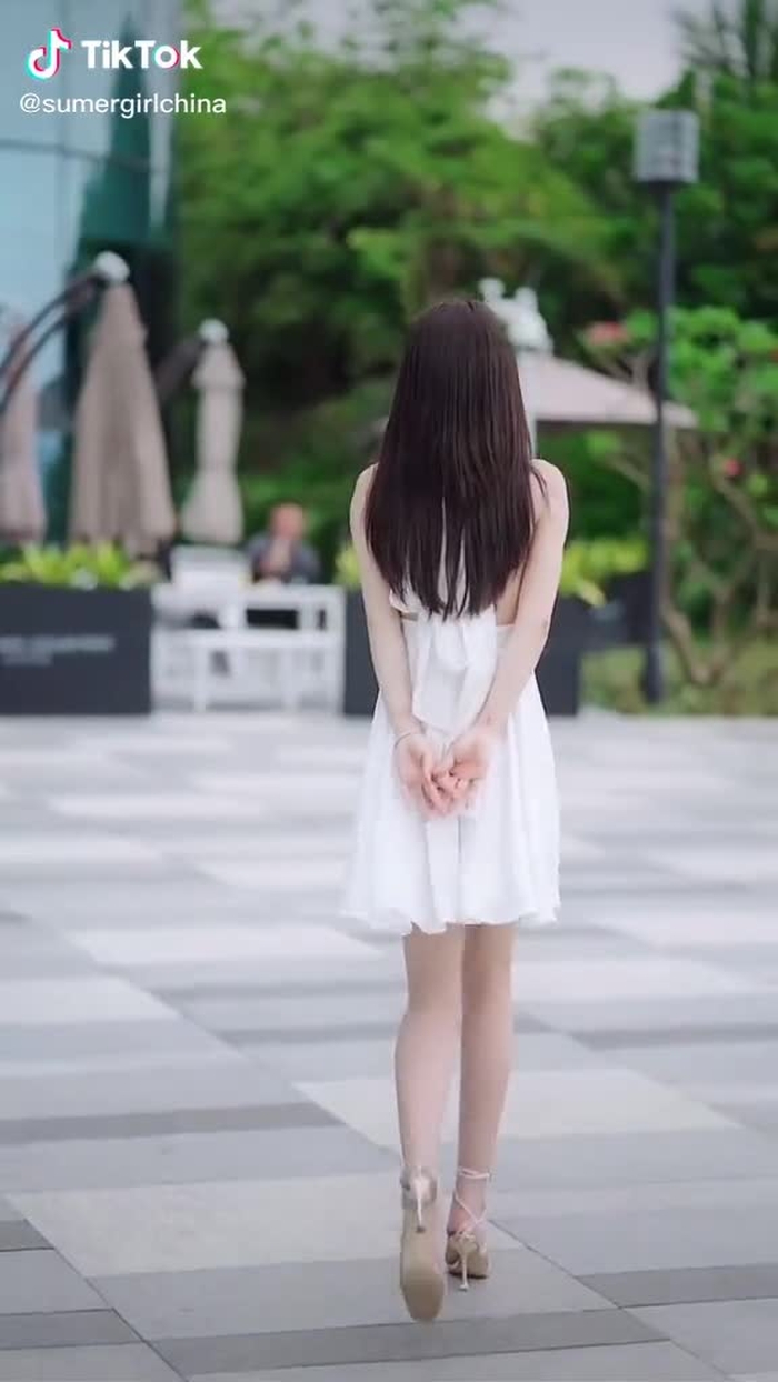 váy trắng làm a lo lắng ??? #girlxinhtiktok #PretzDamDaDungGu #DepTungKhoanhKhac