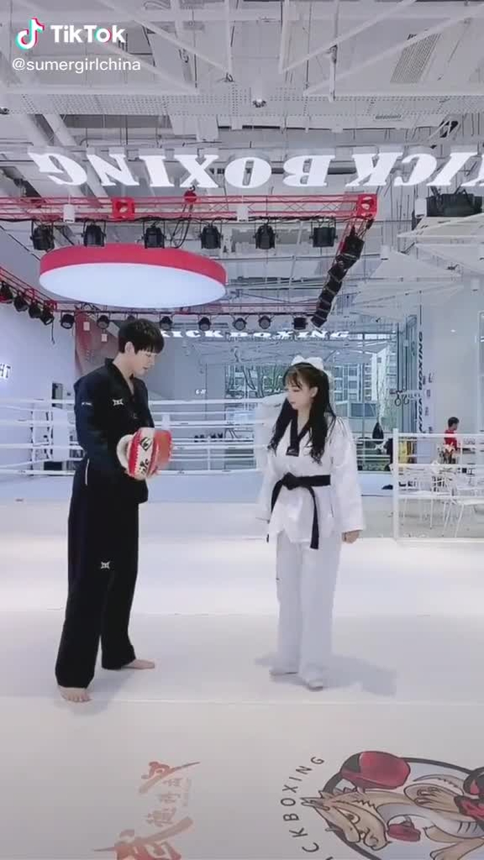 cho con gái học võ là một tội ác #sumergirse #chinagirl