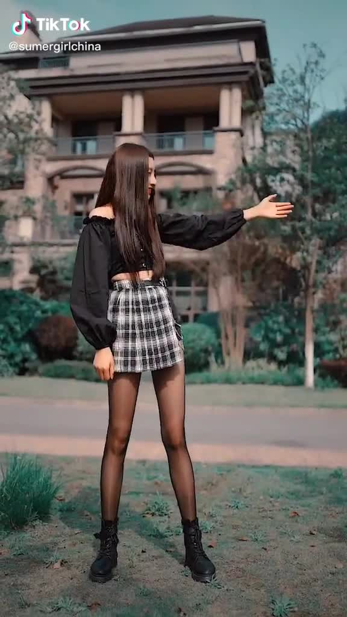 ai thích làm đứa ở dưới ko #girlchina #sumergirse