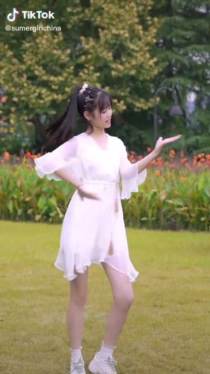 nhảy dễ thương vãi #girlchina #sumergirse #tieunap