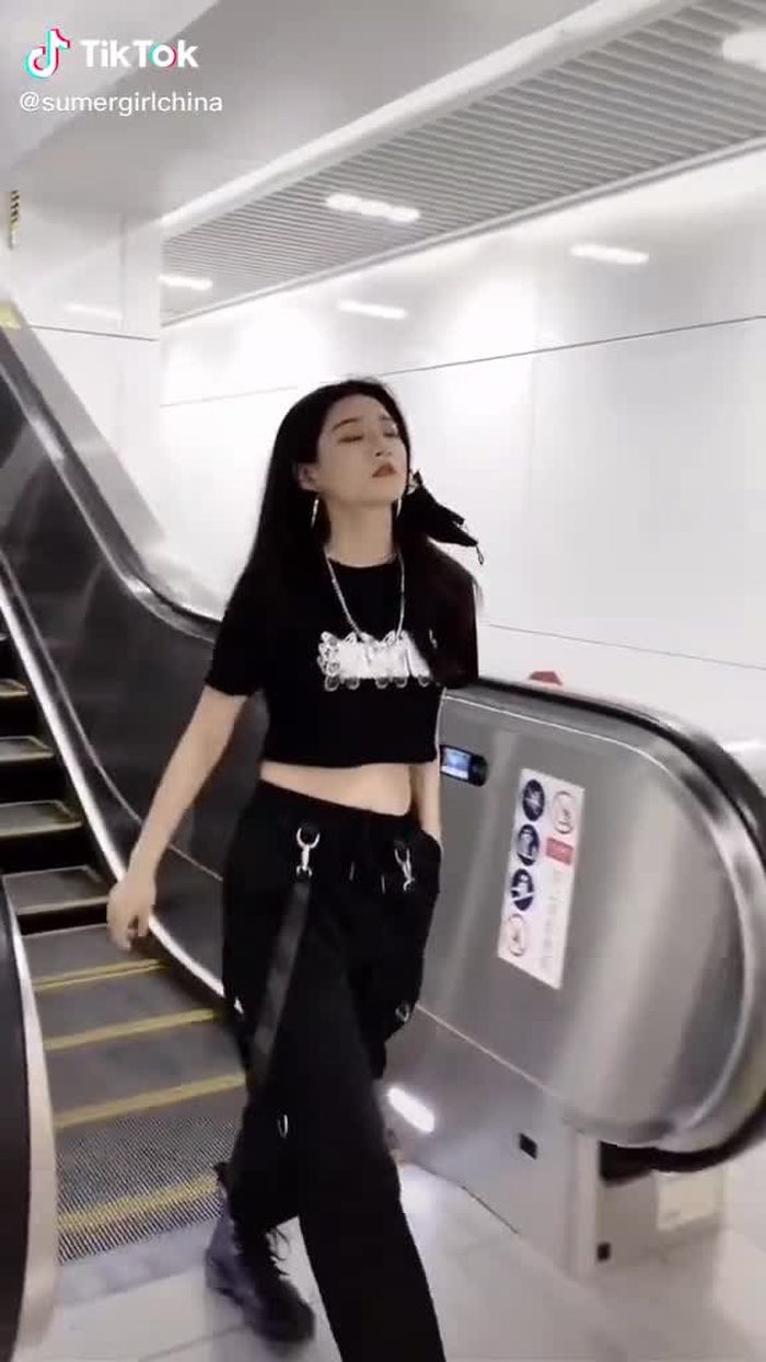 tưởng không ngầu lại ngầu không tưởng #sumergirse #girlchina