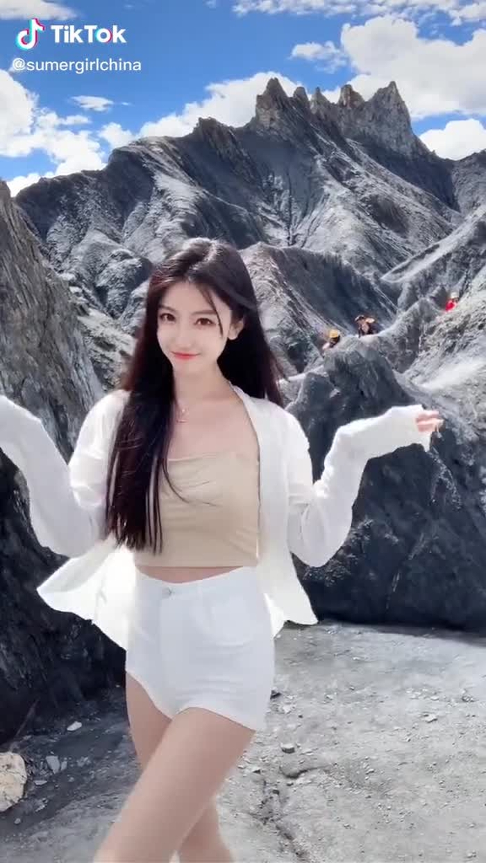 nhảy trên núi tuyết này #girlchina #sumergirse