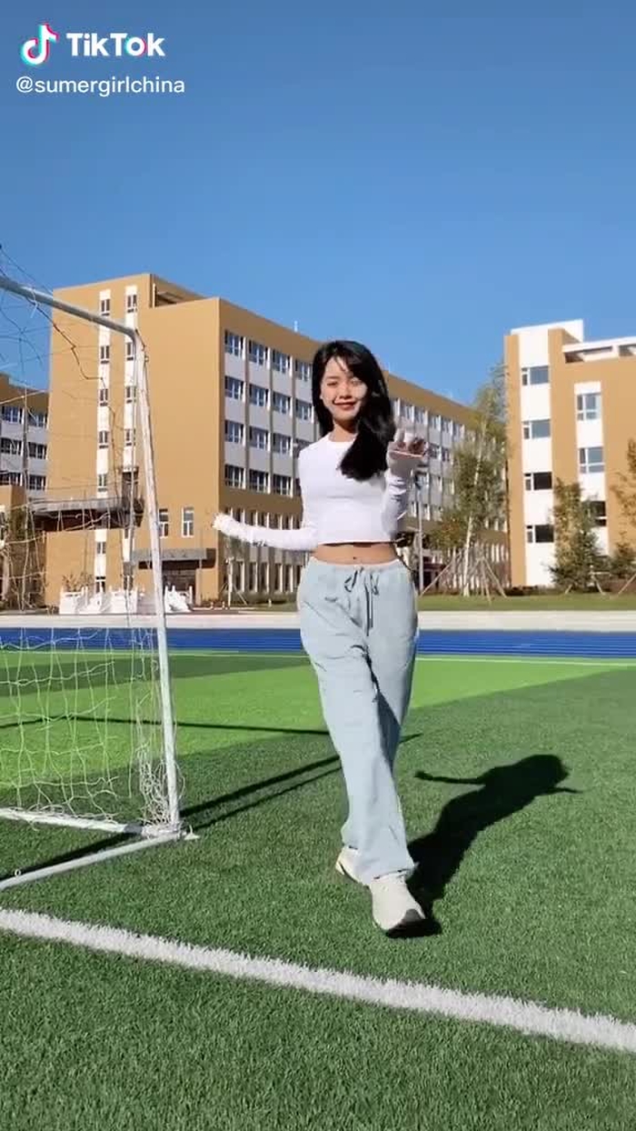 sân bóng đẹp gê #sumergirl #girlchina