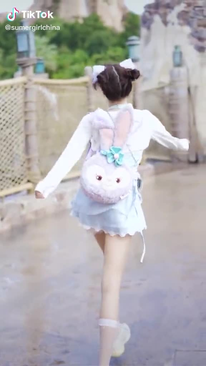 thỏ nhà ai bị xuổng này. ai bắt về đi #girlchina #sumergirse
