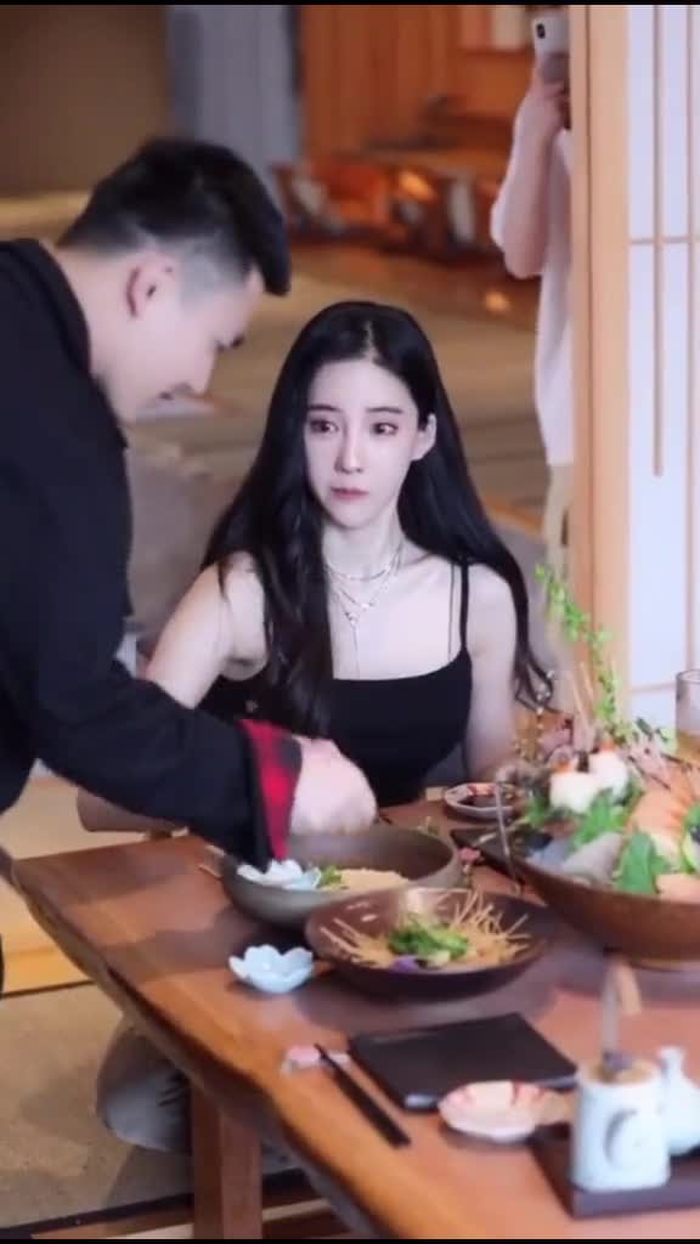 cô ấy bảo ăn vụng phải có người chùi mép #girlschina #guongmatananh