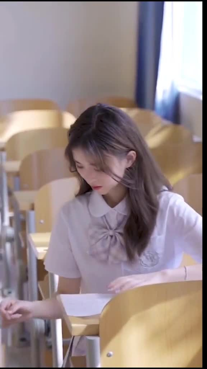 ai muốn đi học nào #girlschina #landauramat