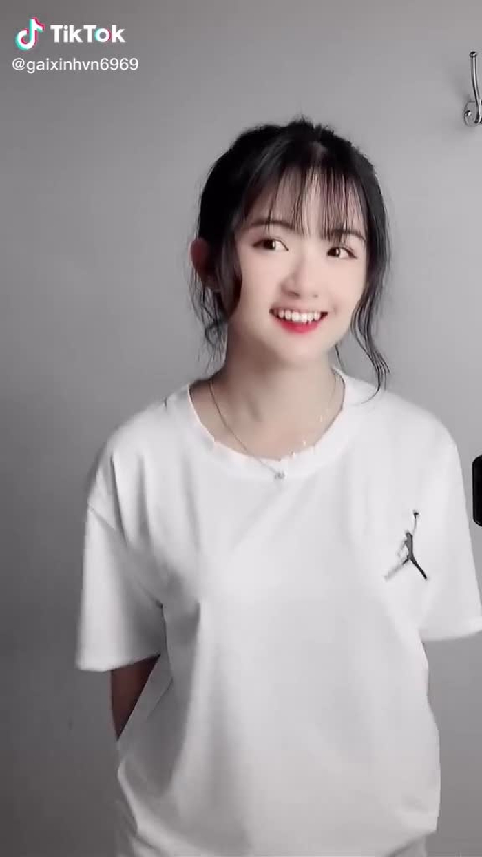 có ai thích Idol Trần Ngọc Tuyền hok nhỉ, xinh chịu hok nổi luôn á..<3 #fyp #VuDieuThucGiac dạ em không khóc đâu 😒