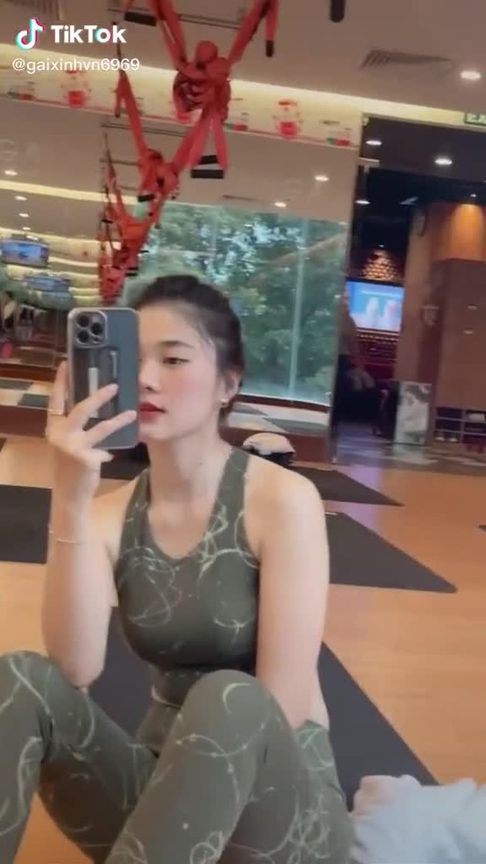 <3 #fyp Hôm nay buổi t2 Thảo tập yoga, tuy là mỏi ê ẩm cả người nhưng Th đc biết yoga rất bổ ích, và trẻ khoẻ. Ai đi tập chung hông nào?