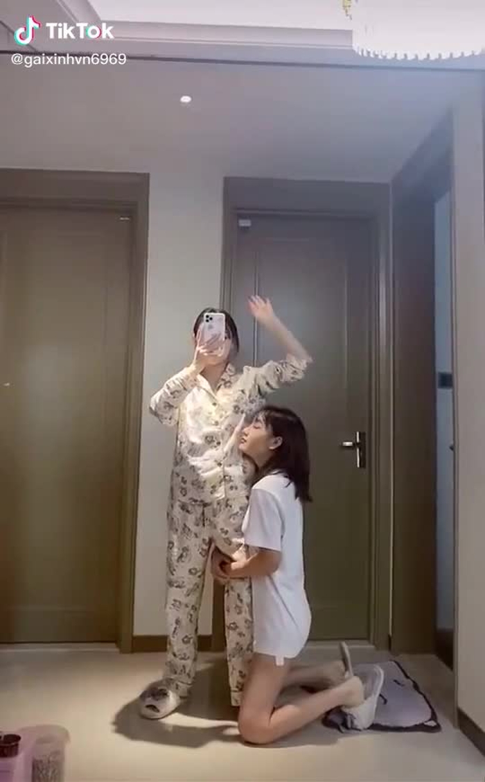 chúc mọi ng buổi sáng ấm áp ạ...^^ #tiktokvn #fyp Muốn yêu cô chị phải chiều cô em 😊😊😊😊#onhavandep #xuhuong #gaixinhtiktok