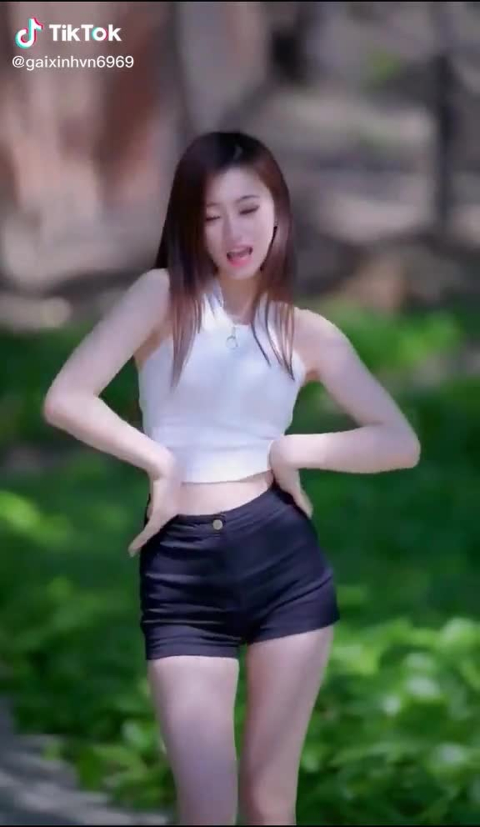 mẹ ơi con muốn cưới chị này...^^ #tiktokvn #fyp 🥰#ThangHangTuTin #sieunangluc😶 #dacogau #selfiecamxuc #selfiecamxuc