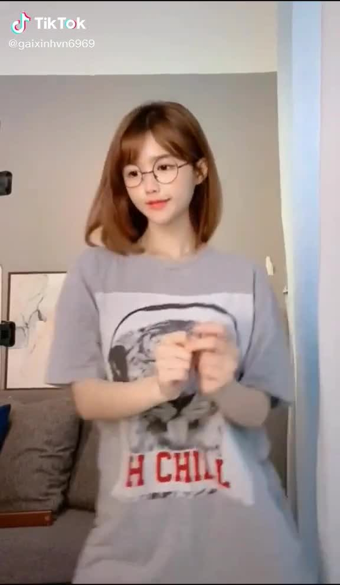 mẹ ơi con muốn cưới chị này...^^ #tiktokvn #fyp #nhaycungbeyeu