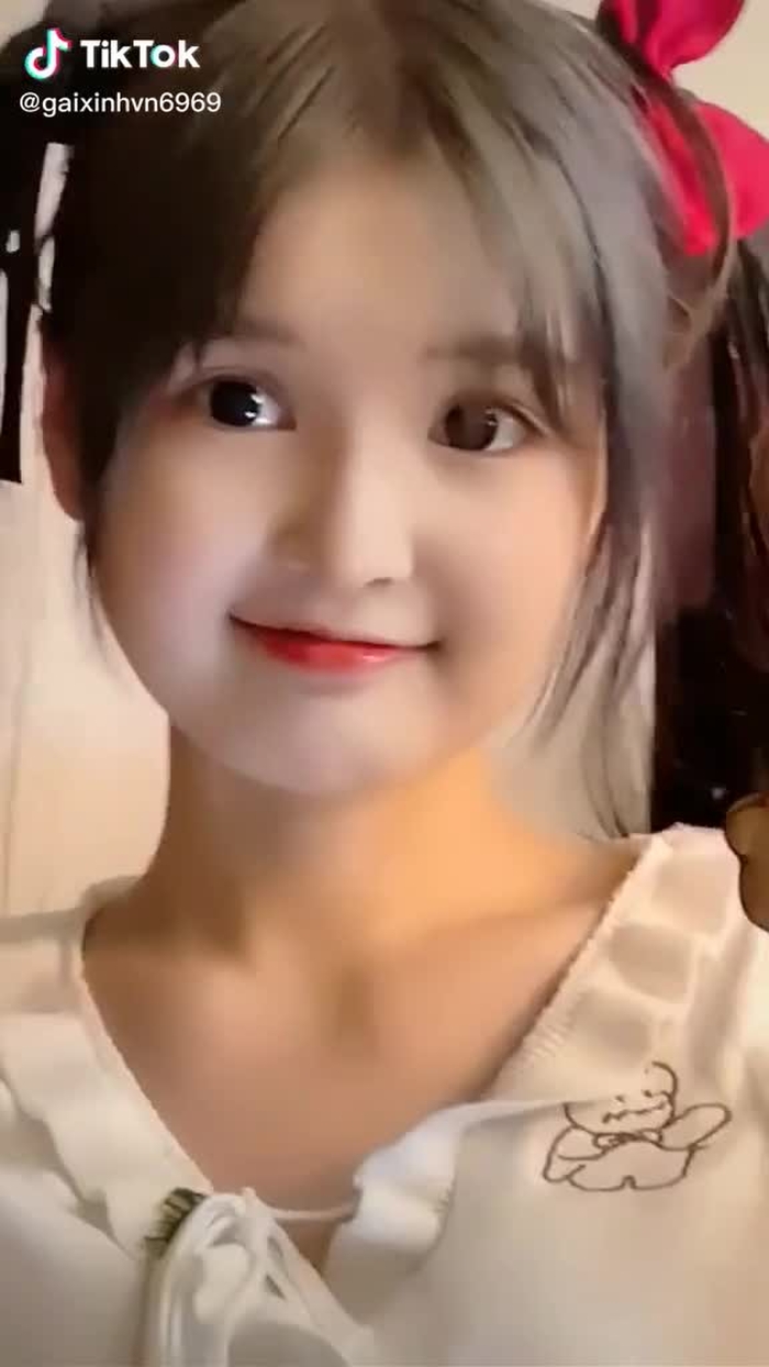 #tiktok #fyp #xuhuong e 2k4 chào m.n làm quen đc hog😘😘