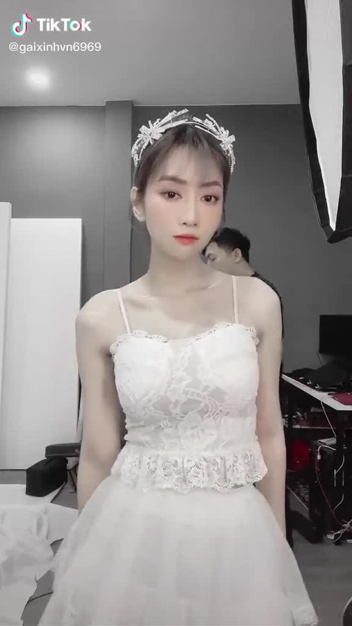 con gái vn vẫn xinh nhất mọi ng nhỉ ^^ Trao yêu thương cho mọi người và mong cũng được mọi người thả tim❤️