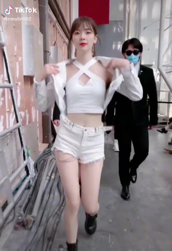 感觉我的女王被护送了呵呵,👸🤗#fypシ #foryou #whitegirls #viral2021 #为你页面 #xyzbca