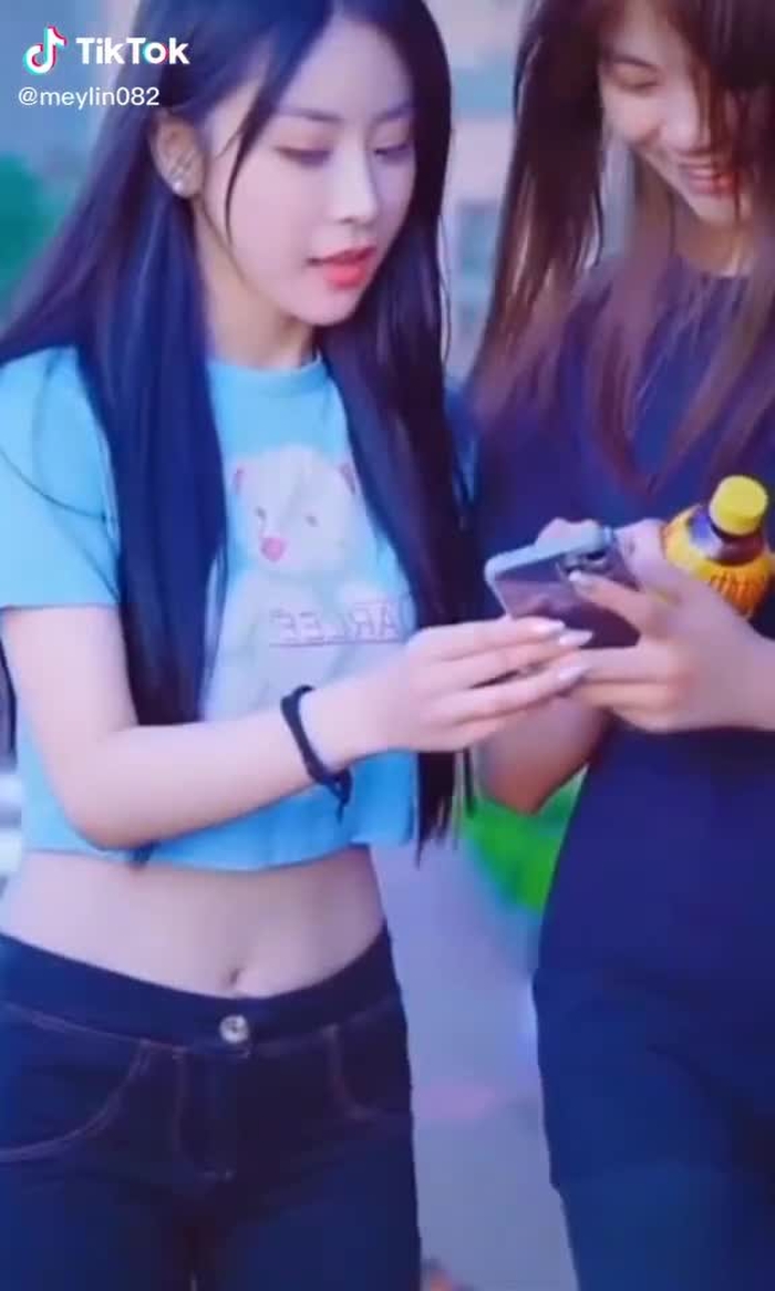 我无法集中注意力，我摔倒了,🙈#fypシ #foryou #tiktokchinese #tiktokindonesia #viral2021 #dramatiktok