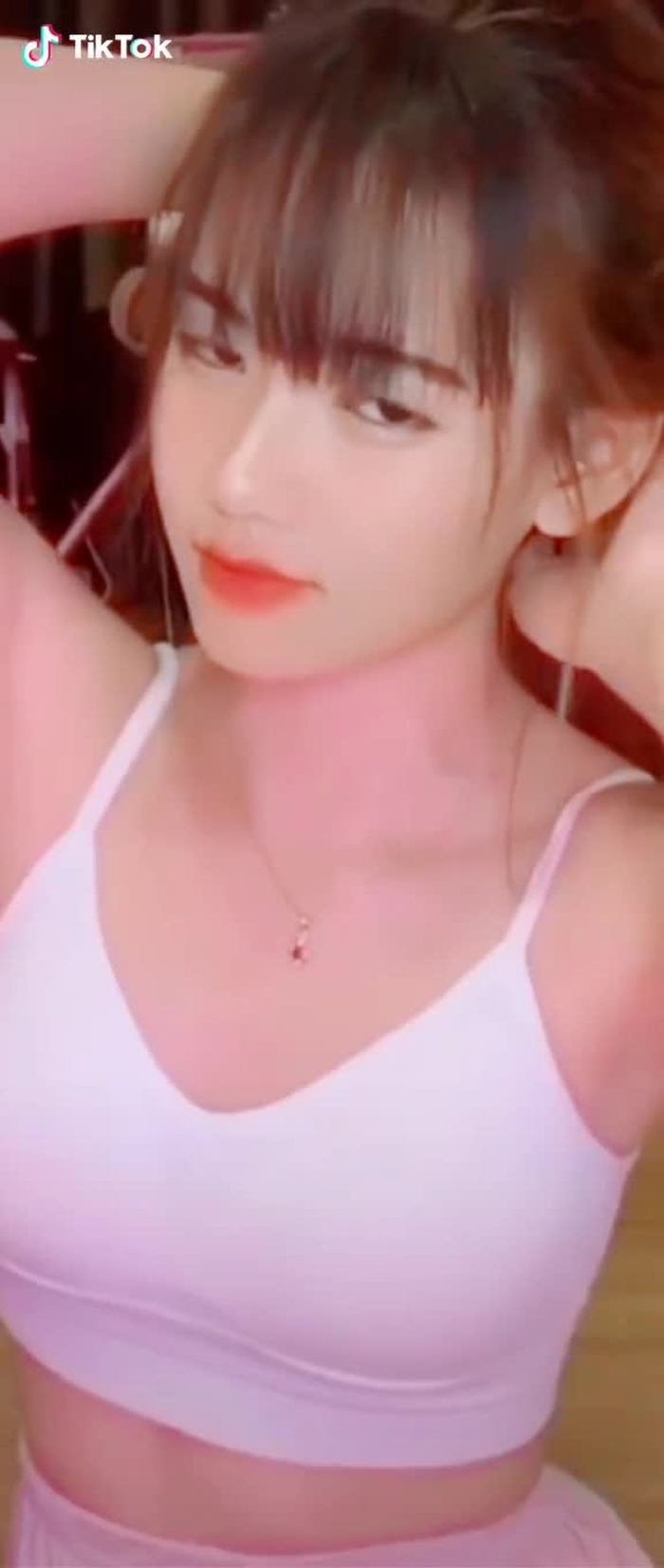 有谁愿意陪我,🤗#fypシ #whitegirl #viral2021 #fypdongggggggg #xzybca