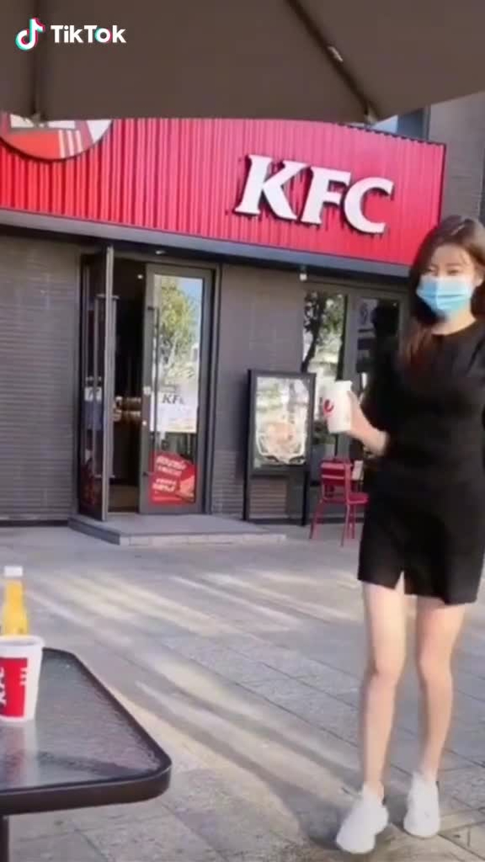 someone is shy hhihi,🤗#whitegirl #fypシ #viral2021 #KrisbeePillowNoMellow #fypdongggggggg #foryou #xzybca #为你页面