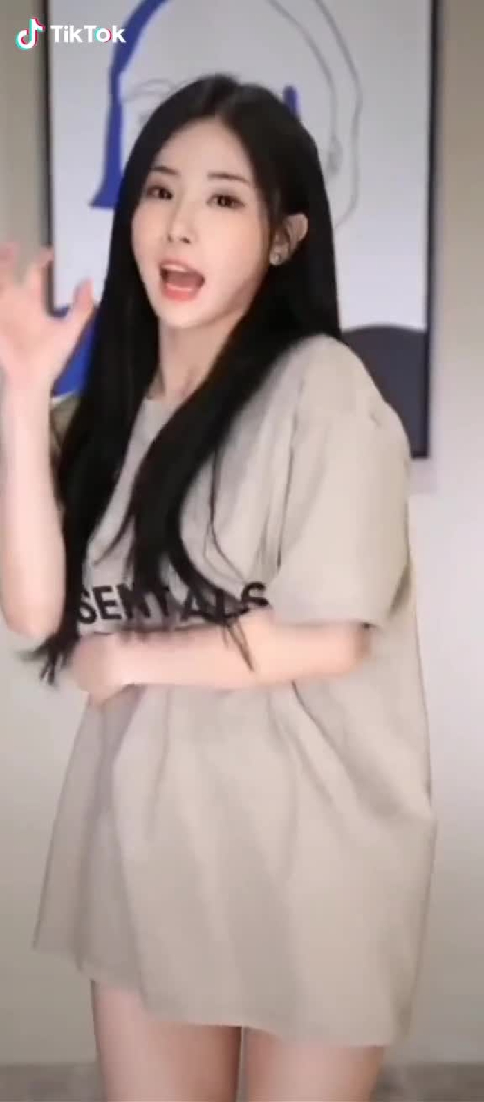 不喜欢我们的人只是微笑,喜欢我视频的朋友，谢谢,晚安,🤗❤💖#fypシ #chinesetiktok #whitegirl #tiktokviral #JogetInfinixHot11MLBB#indonesia