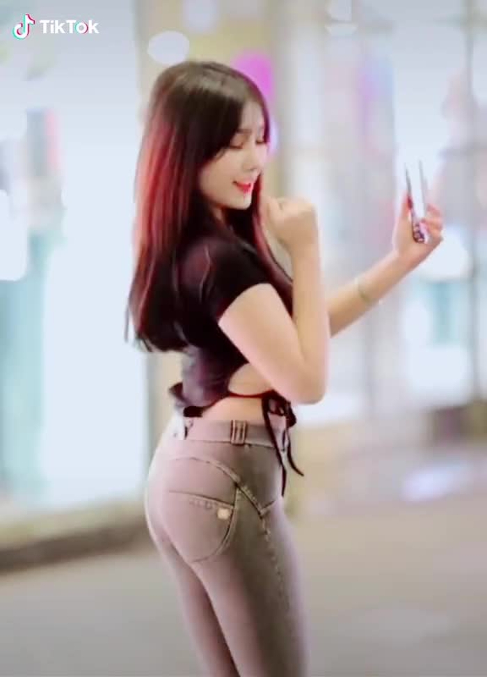 hi,,🤗#fypシ #fypdongggggggg #xyzbca #whitegirl #tiktokviral #MusikIndonesiadiSpotify #CariTerusRasamu