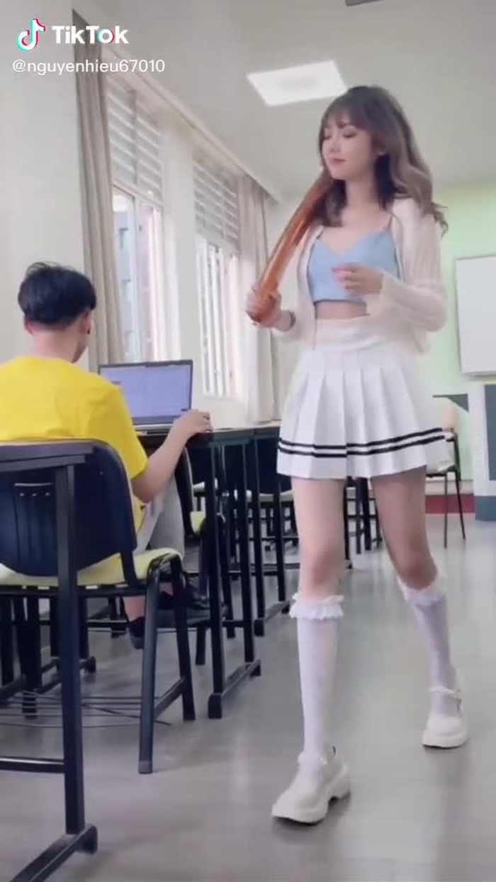 ngày nào cũng ăn 1 cái xúc xích như này anh nuôi đc ko #gaixinh #foryou #fyp #xuhuong #AnCungTiktok