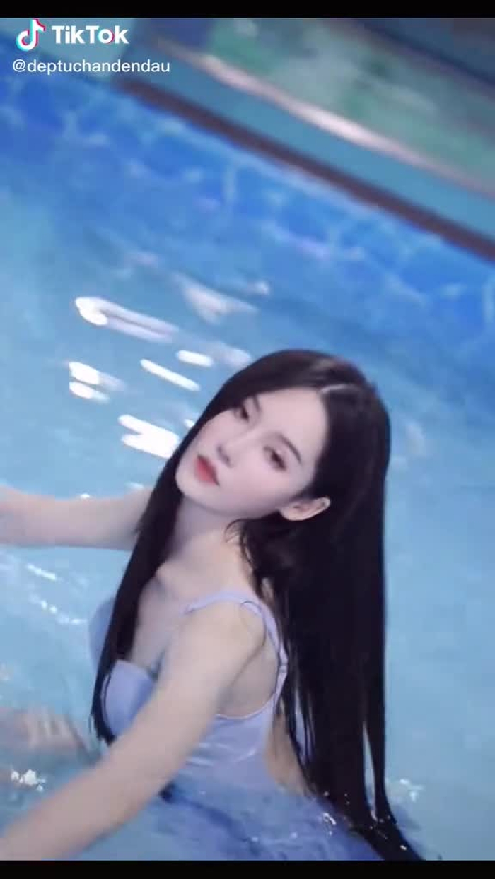 Đi bơi mà cũng không yên…#gaixinh #gáixinhtiktok #gaixinhvn123 #xuhuongtiktok #xuhuong #fypシ #fyp