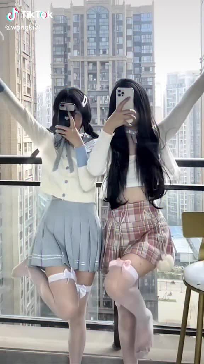 Tui bị ưng cái nhạc 🥺 #WHYDONTWE #ThuThachDemSo #LungLinhNhuHoa #LamTheoLoiBo #TikTokHuongNghiep #SugarCrash #SoMiHong