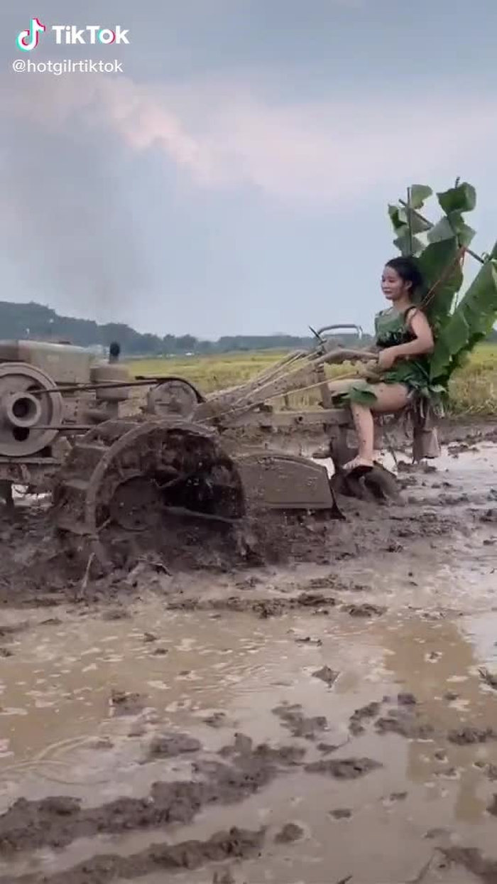 Ngoài kia trái đất xô bồ về đây cầy ruộng làm bồ em đi#hotgilr_tiktok #gaixinhvn123 #xuhuong #fyp #foryou #36thanhhoa
