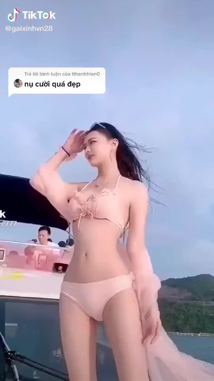 Trả lời @tthanhhien0 cái kính mầu gì anh em😆 #gaixinh #xuhuongtiktok #hotgilr_xinh #idoll