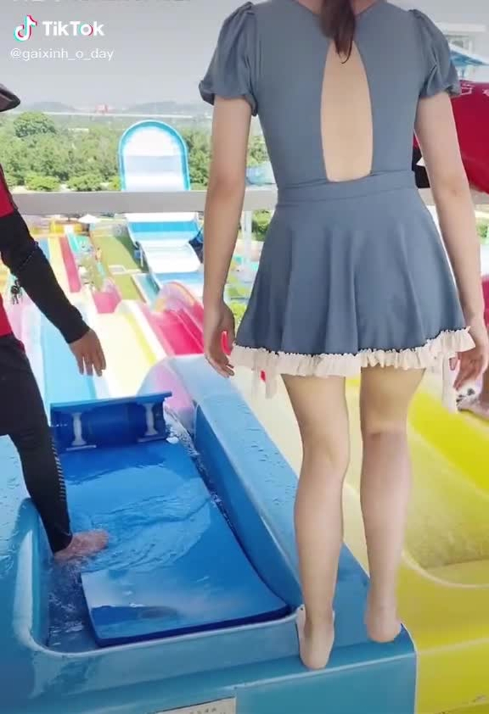 Mọi người đang nhìn gì ?🧐 #TikTokFashUP
