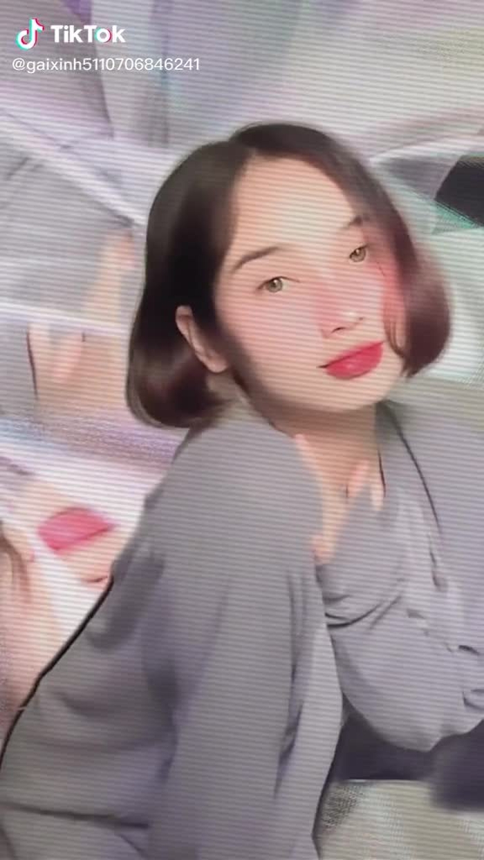 like and subscribe mình với