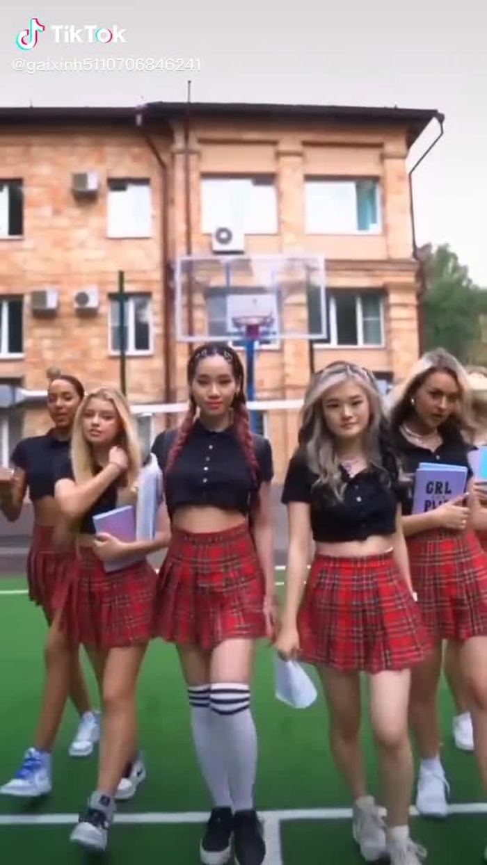 #TikTokFashUP