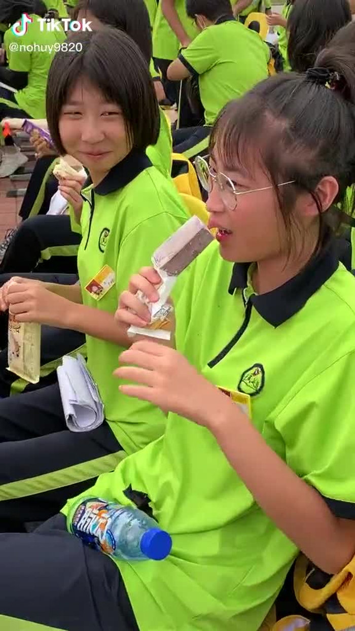 lần sau ko dám liếm kem nữa 😂 #gaixinh #haihuoc #xuhuong
