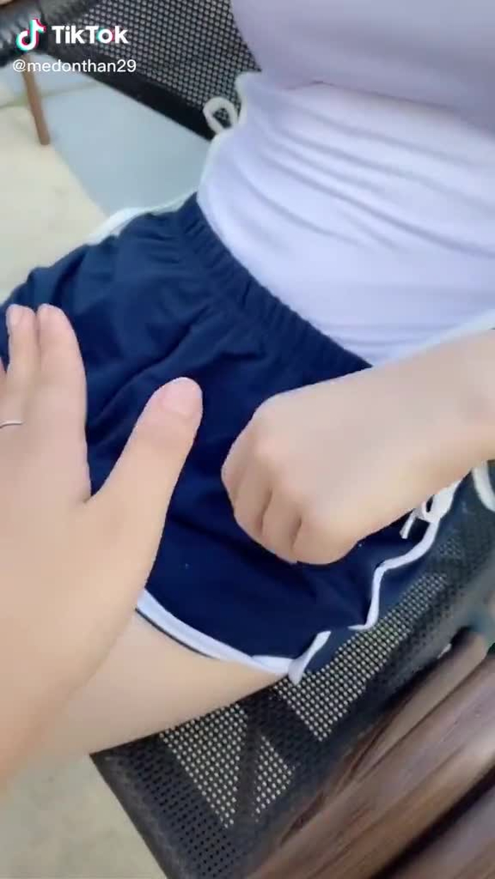 Tay ông rờ gì vô cô bé tui đó😿😿#gaixinh #gaixinhtiktok #gaixinhvn123 #foryou #girls #xuhuong #KhoanhKhacDatGia