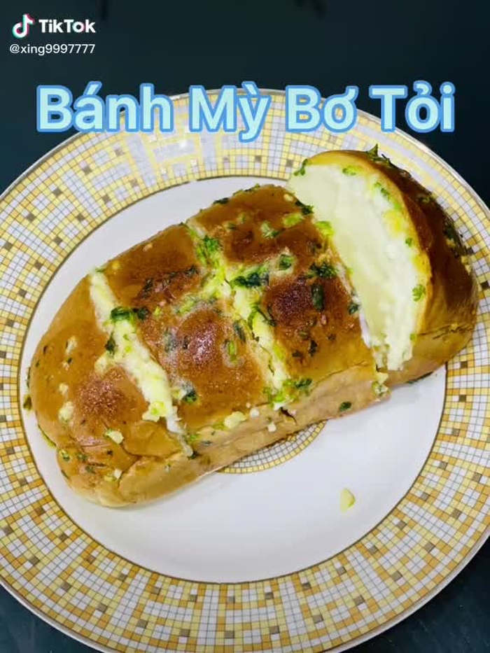 Bánh mỳ bơ tỏi phiên bản mùa covid😜😜#mónngonmổingày