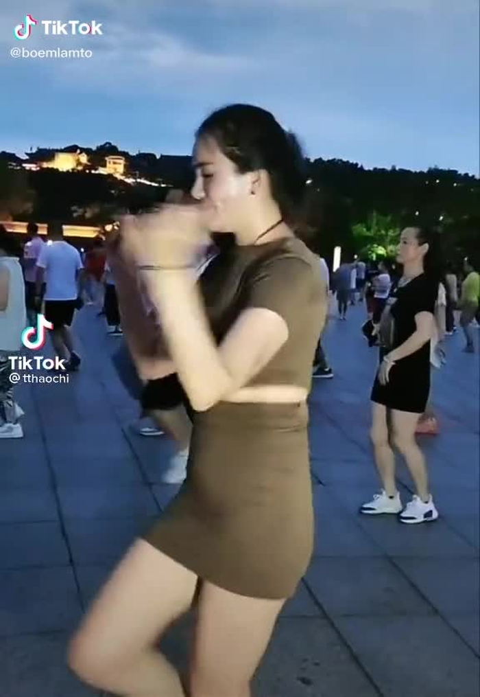 Tập thể dục cùng Em .        #TikTokDieuKy  #NgayTotNghiep #ThoBietYeu #gaixinhkhoedang #daihoccogivui #tiktok